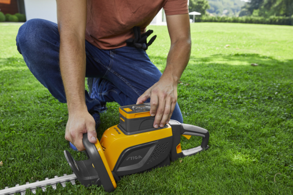 Аккумуляторные ножницы для живой изгороди Stiga SHT 500 AE KIT | 278302108/ST2