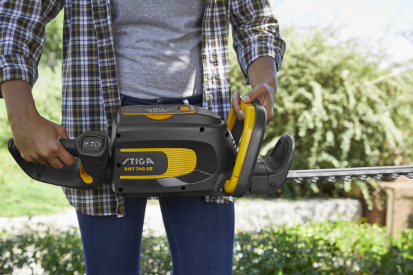 Аккумуляторные ножницы для живой изгороди Stiga SHT 700 AE | 277300008/ST1