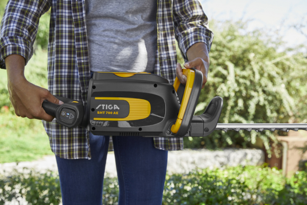 Аккумуляторные ножницы для живой изгороди Stiga SHT 700 AE | 277300008/ST1