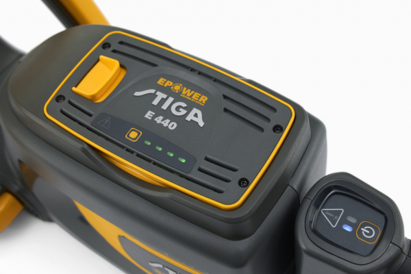 Аккумуляторные ножницы для живой изгороди Stiga SHT 700 AE | 277300008/ST1