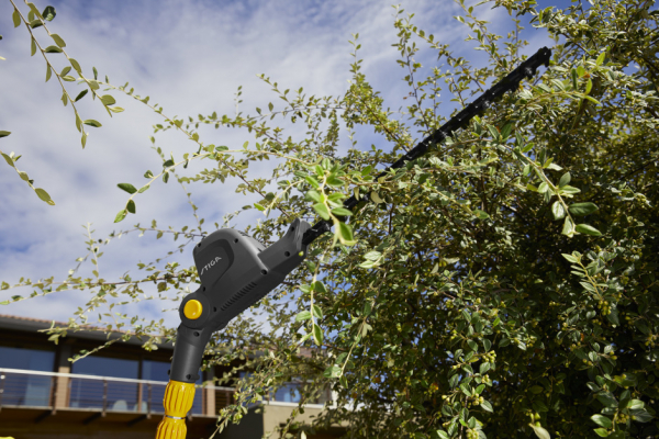 Аккумуляторные ножницы для живой изгороди Stiga SPH 700 AE | 277710038/ST1